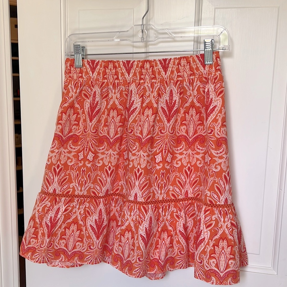 Size XS loft skirt. Orange/white with paisley pattern